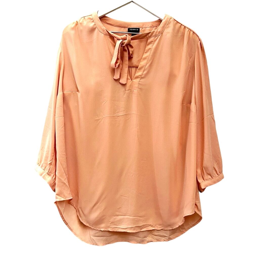 TORRID Peach Tie Neck V-Neck 3/4 Sleeve Blouse Top Size 1 (1X)